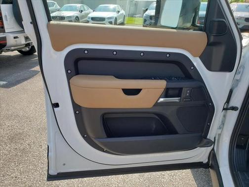 2025 Land Rover Defender 110 P300