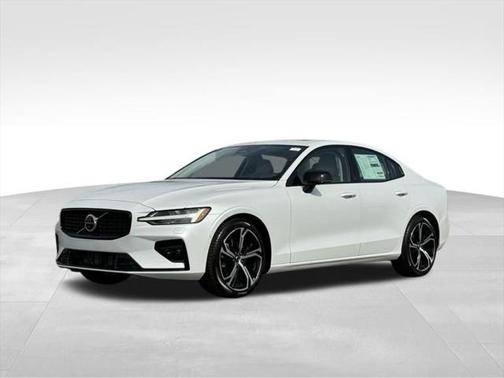 2024 Volvo S60 B5 Plus Dark Theme