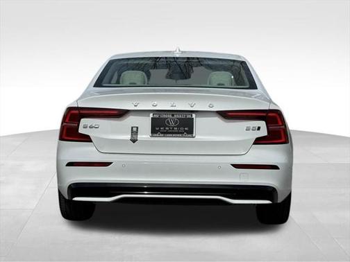 2024 Volvo S60 B5 Plus Dark Theme