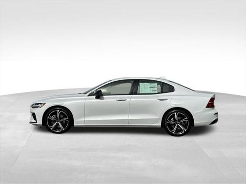 2024 Volvo S60 B5 Plus Dark Theme