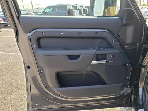2025 Land Rover Defender 110 P500 X-Dynamic SE