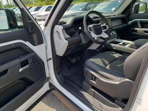 2025 Land Rover Defender 90 P400 X-Dynamic SE