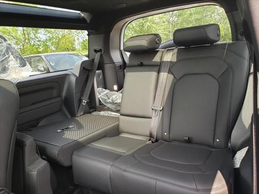 2025 Land Rover Defender 90 P400 X-Dynamic SE