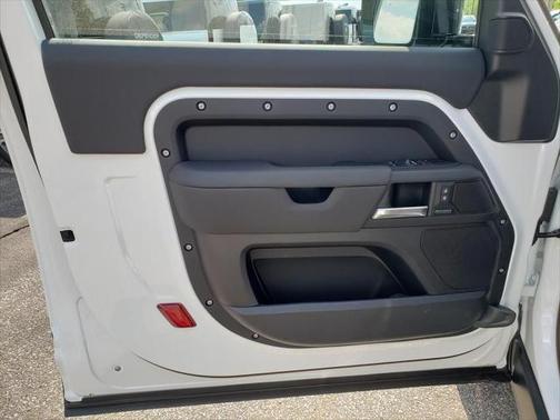 2025 Land Rover Defender 90 P400 X-Dynamic SE