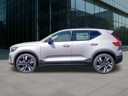 2026 Volvo XC40 B5 Plus