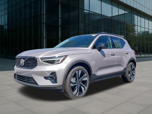 2026 Volvo XC40 B5 Plus