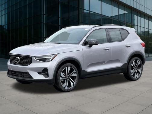 2026 Volvo XC40 B5 Plus