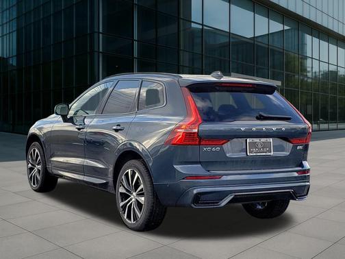 2025 Volvo XC60 Plus