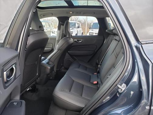 2025 Volvo XC60 B5 Plus