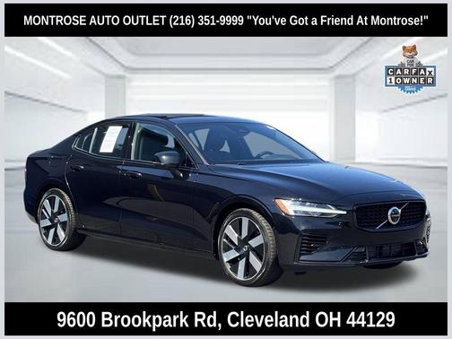 Onyx Black Metallic 2024 Volvo S60 Recharge Plug-In Hybrid T8 Ultimate Dark Theme