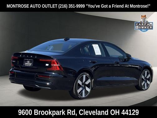 Onyx Black Metallic 2024 Volvo S60 Recharge Plug-In Hybrid T8 Ultimate Dark Theme