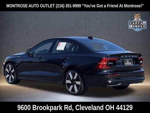 2024 Volvo S60 Recharge Plug-In Hybrid T8 Ultimate Dark Theme