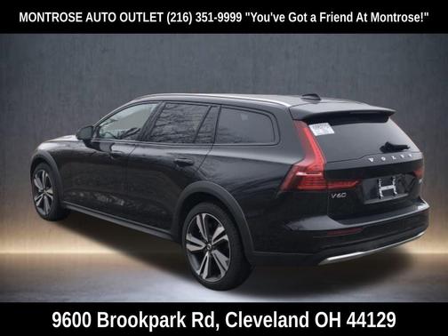 2025 Volvo V60 Cross Country Plus, B5 AWD Gas (mild hybrid)