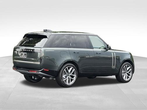 Green 2026 Land Rover Range Rover P400 SE