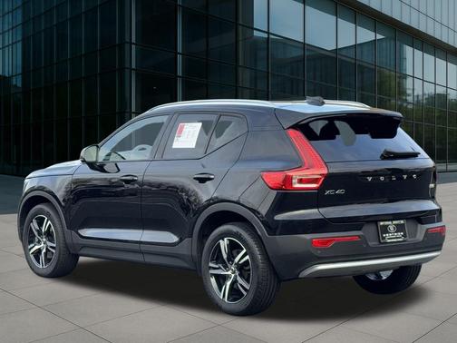 2023 Volvo XC40 B5 Core