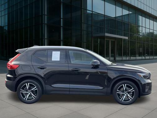 2023 Volvo XC40 B5 Core