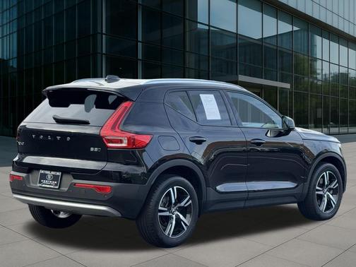2023 Volvo XC40 B5 Core