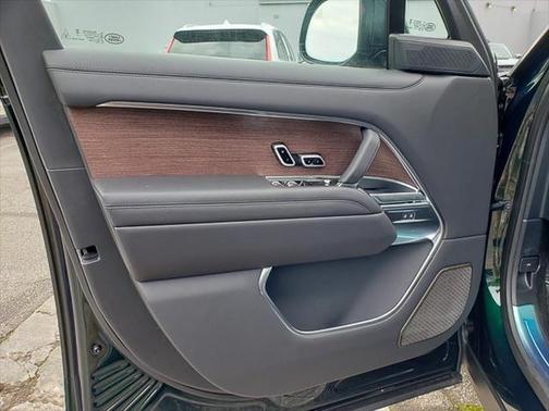2025 Land Rover Range Rover P550e Autobiography