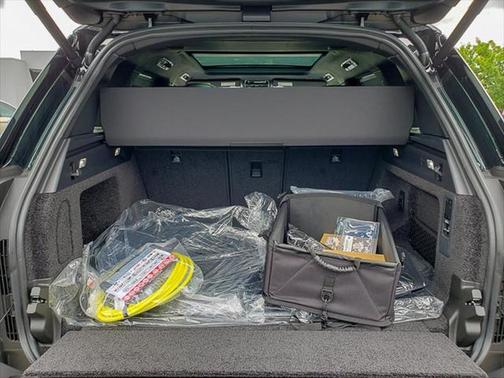 2025 Land Rover Range Rover P550e Autobiography