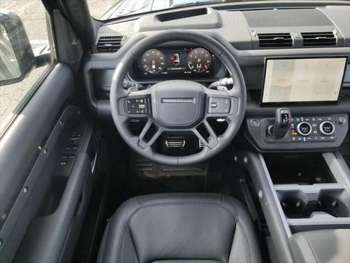 2025 Land Rover Defender V8