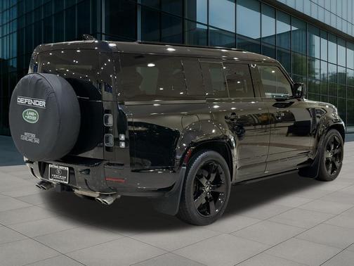 2025 Land Rover Defender V8