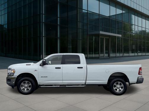 2024 RAM 2500 Big Horn Crew Cab 4x4 8' Box