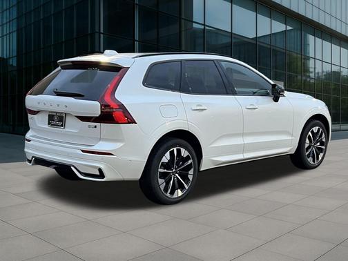 2026 Volvo XC60 B5 Plus