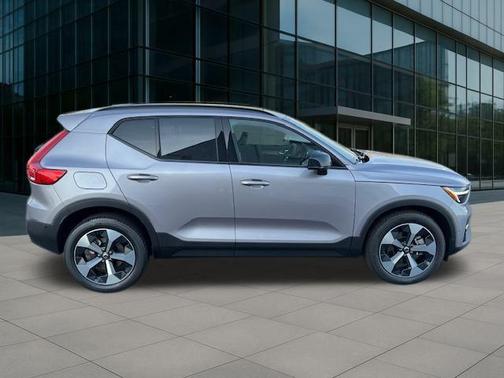 2026 Volvo XC40 B5 Plus