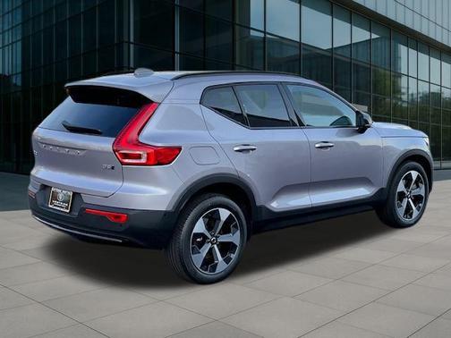 2026 Volvo XC40 B5 Plus