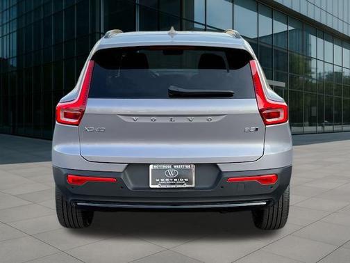 2026 Volvo XC40 B5 Plus