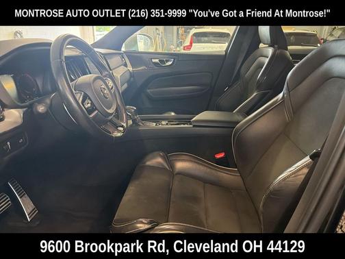 Onyx Black Metallic 2019 Volvo XC60 T6 R-Design