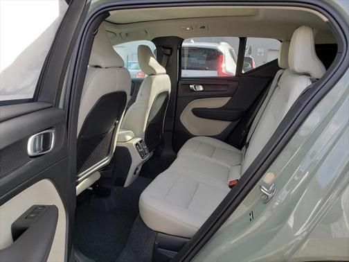 2025 Volvo XC40 B5 Plus Dark Theme