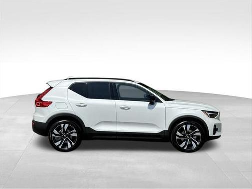 2025 Volvo XC40 Ultra Dark Theme