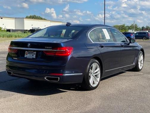 Photo 5 of 32 of 2018 BMW 750 i xDrive