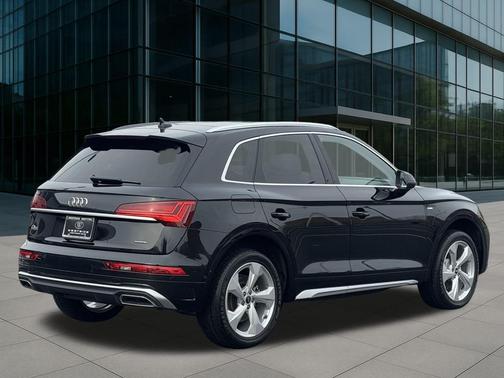2022 Audi Q5 45 S line Prestige