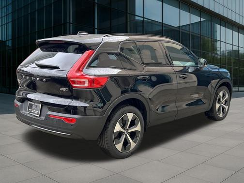 2026 Volvo XC40 B5 Plus