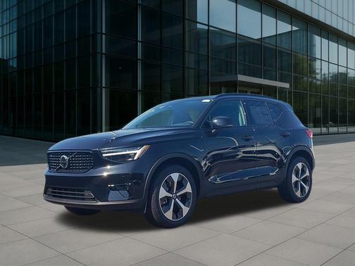 2026 Volvo XC40 B5 Plus