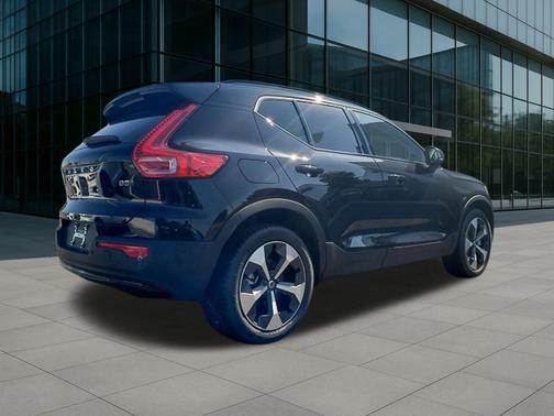 2026 Volvo XC40 B5 Plus