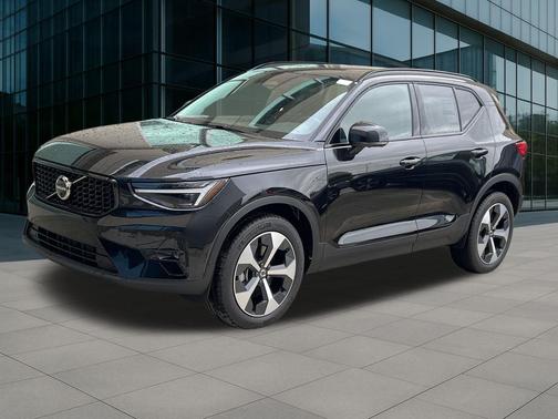 2026 Volvo XC40 B5 Plus