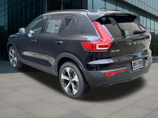 2026 Volvo XC40 B5 Plus