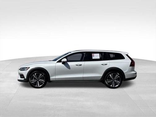 2024 Volvo V60 Cross Country B5 Plus