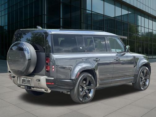 2024 Land Rover Defender 130 P400 X-Dynamic SE