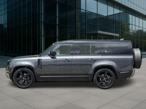 2024 Land Rover Defender 130 P400 X-Dynamic SE