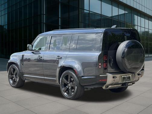 2024 Land Rover Defender 130 P400 X-Dynamic SE