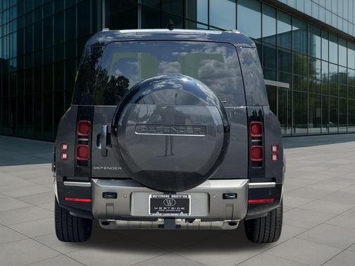2024 Land Rover Defender 130 P400 X-Dynamic SE