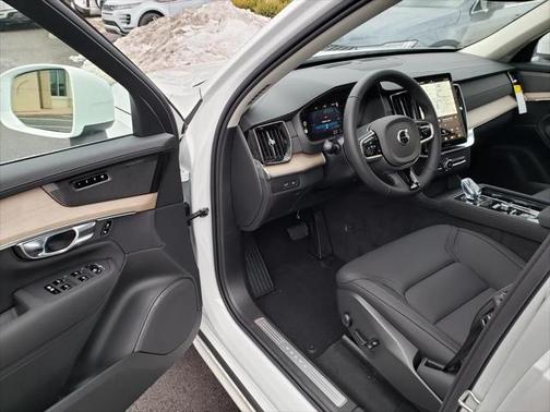 2025 Volvo XC90 Plug-In Hybrid T8 Plus 7-Seater