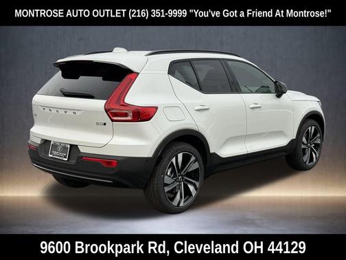 2026 Volvo XC40 Plus, B5 AWD Gas (mild hybrid), Dark