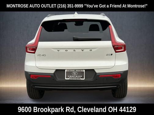 2026 Volvo XC40 Plus, B5 AWD Gas (mild hybrid), Dark