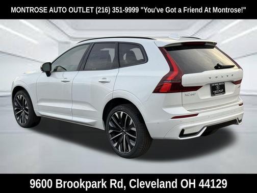 Crystal White Metallic 2026 Volvo XC60 B5 Ultra