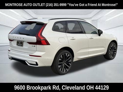 Crystal White Metallic 2026 Volvo XC60 B5 Ultra